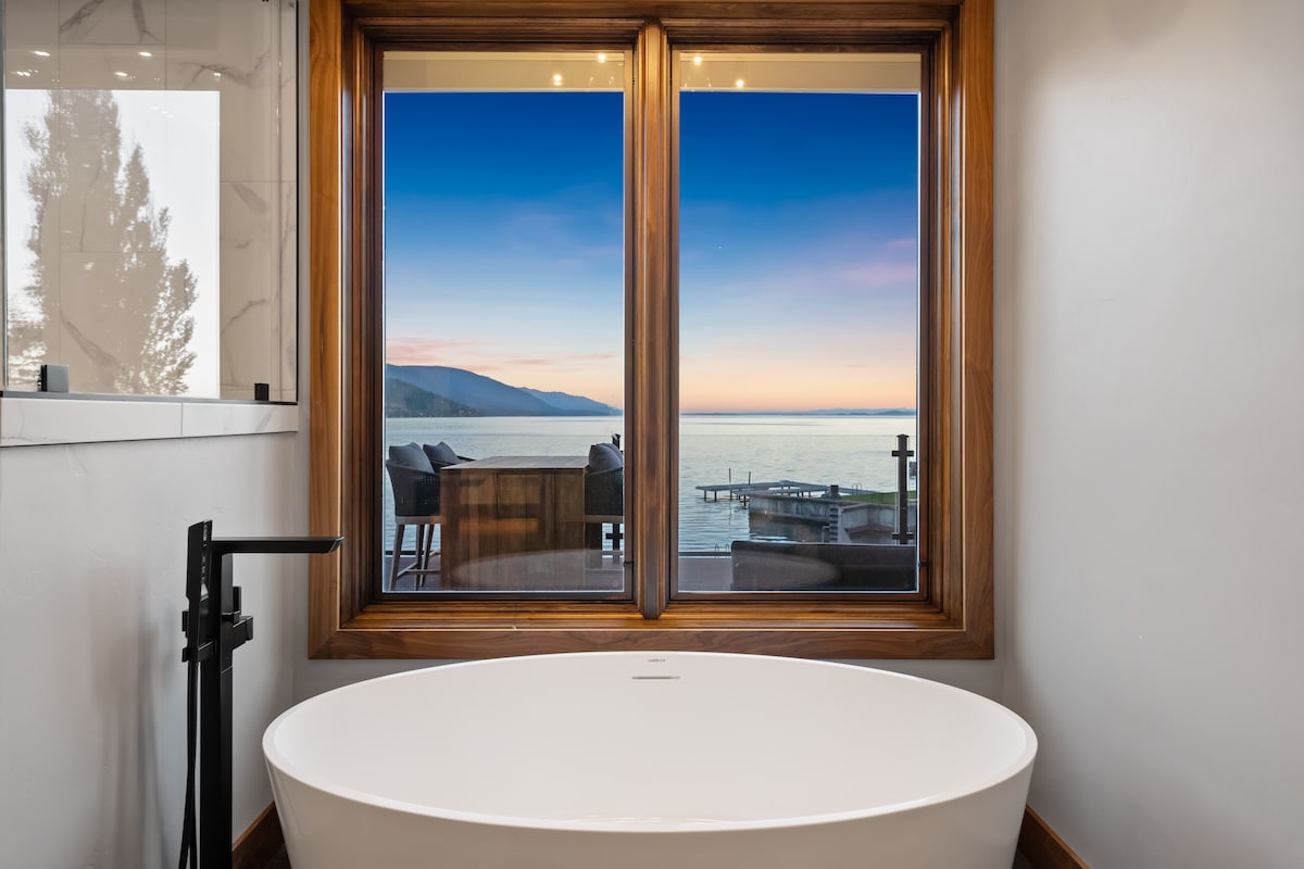 Flathead Lake Luxe Waterfront Private Cove Hottub